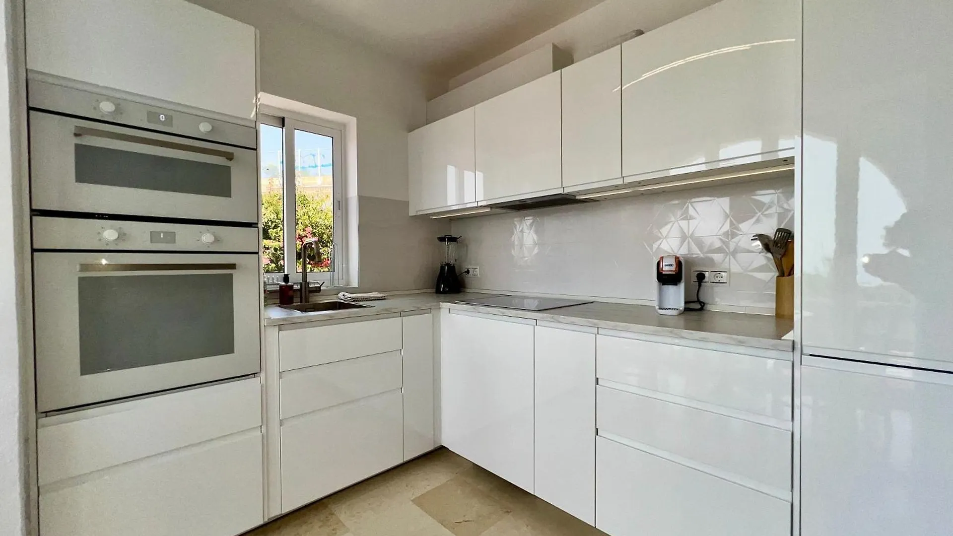 Sea View Apartament With Sauna And Pool In Maro 0*,